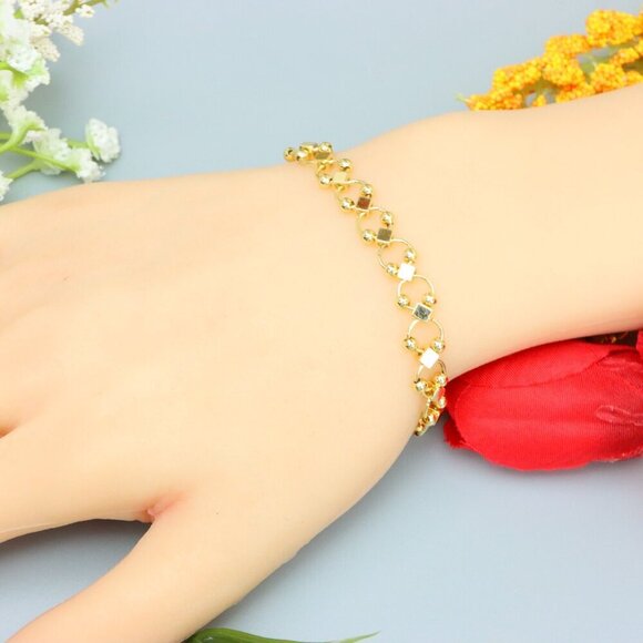 "Elegant & Trendy Bracelet, A Perfect Gift for Women, Thoughtful, EVCH1260 - Picture 1 of 9